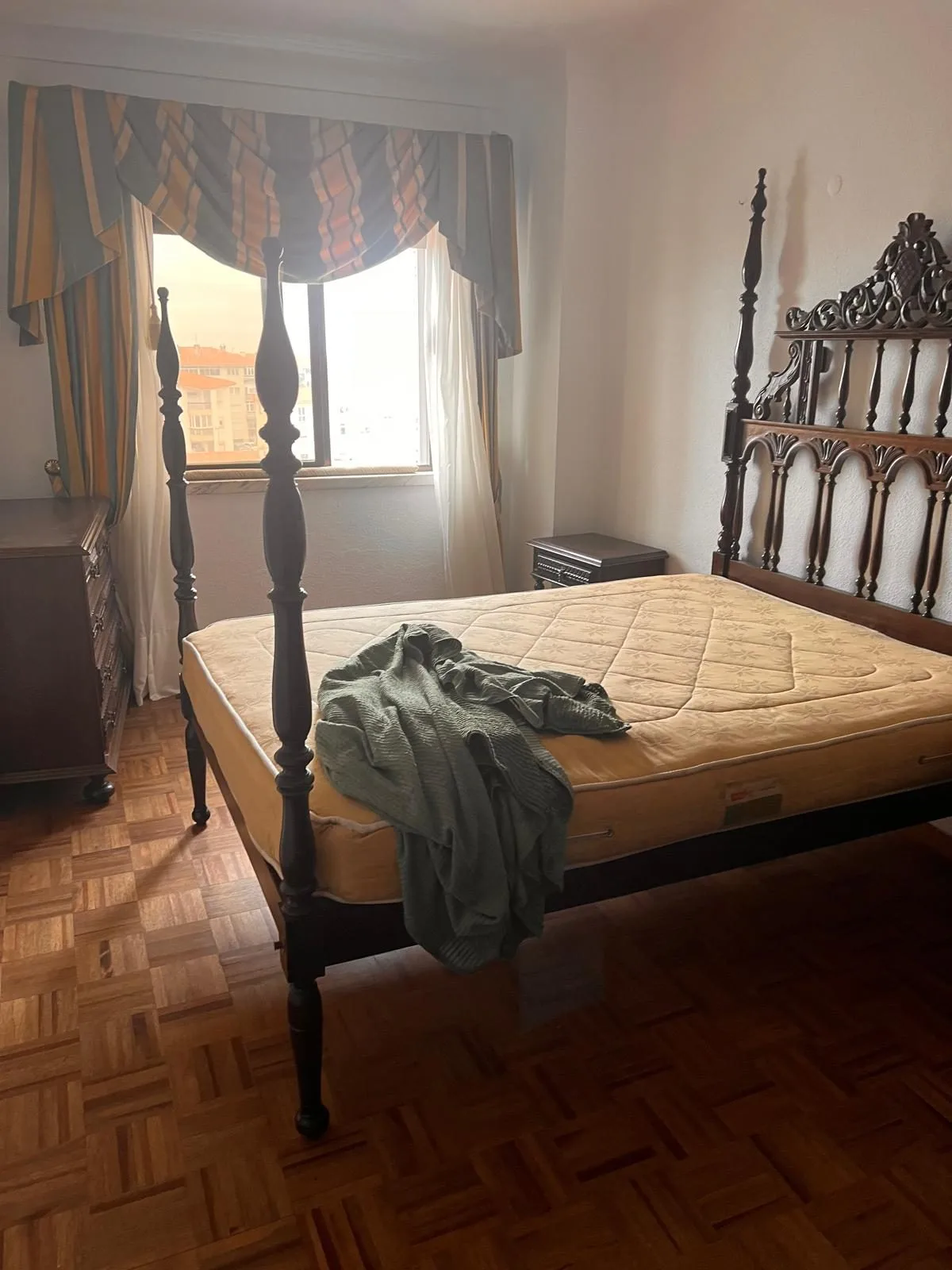 Before — bedroom in Alvide apartment, Cascais