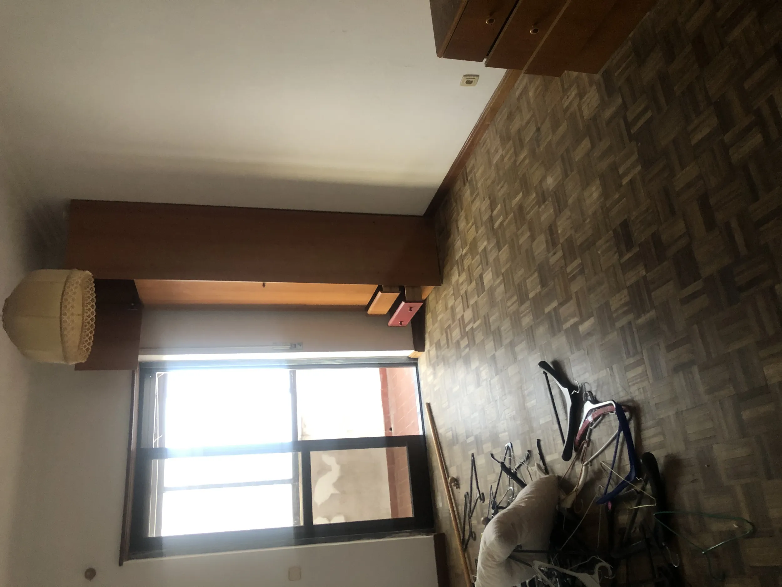 Figueiras antes &mdash; quarto original, parquet e madeira escura