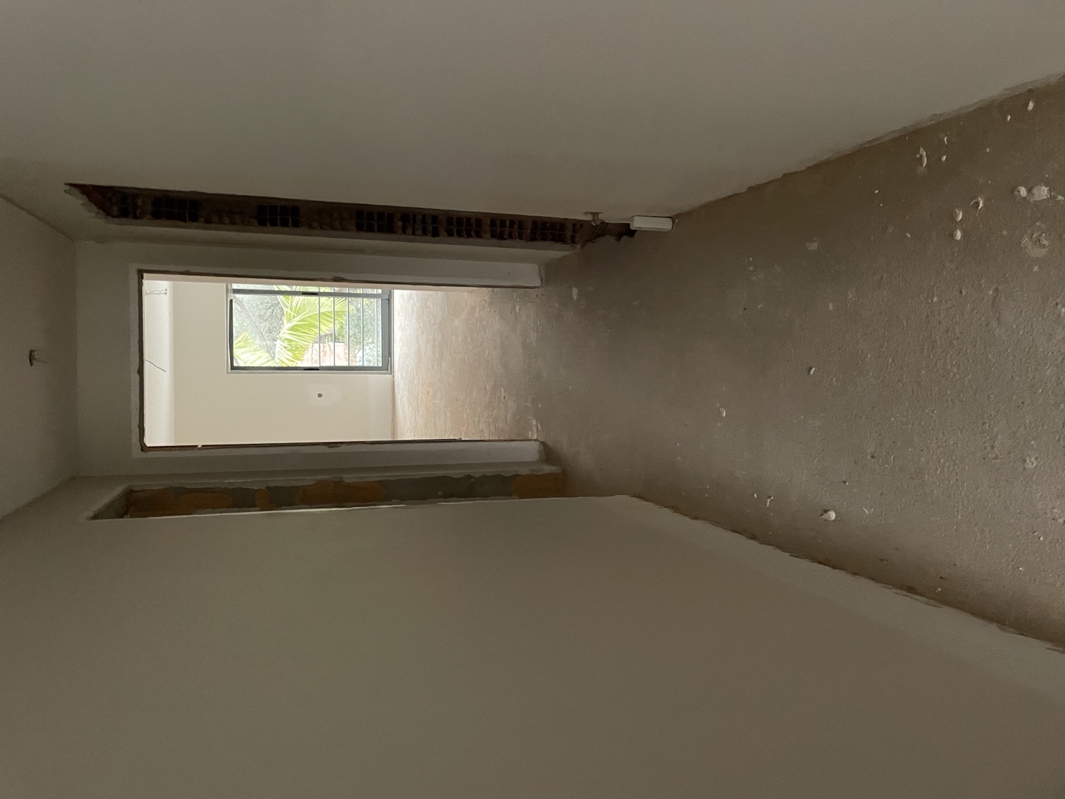 Belle Rivi&egrave;re before &mdash; original corridor, stripped
