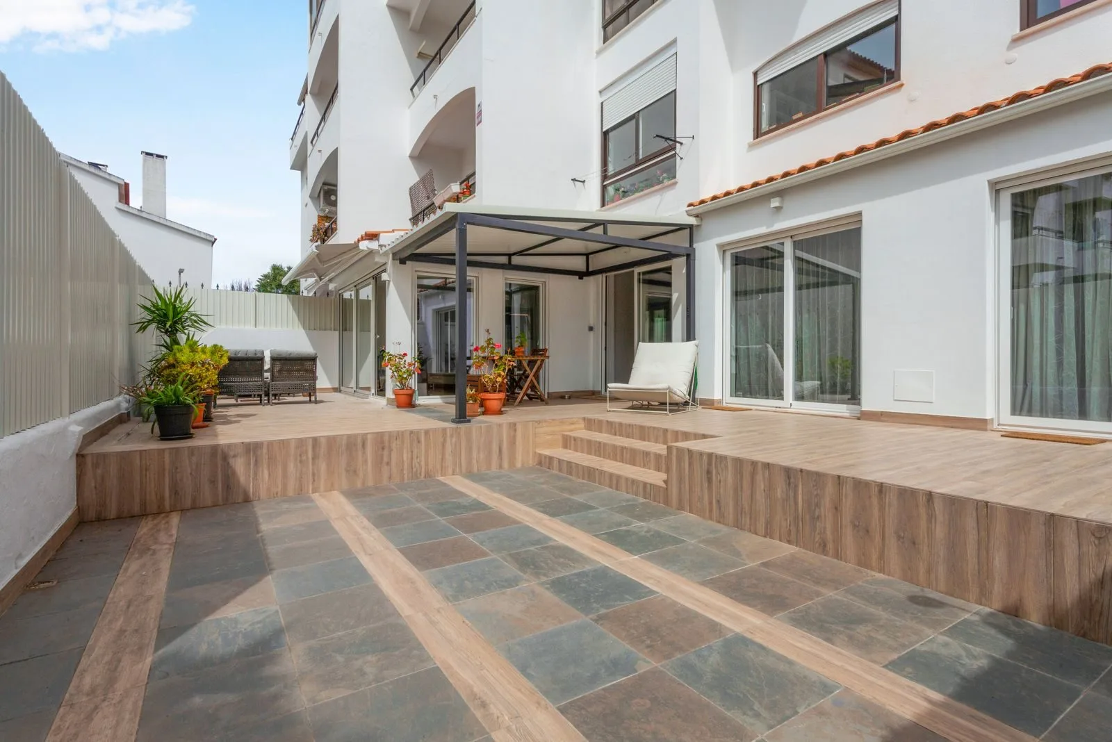 Wooden deck with pergola — Parede outdoor renovation by Maya's Homes