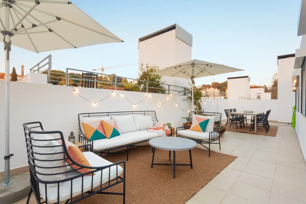 Belle Rivière — Furnished roof terrace with parasols and outdoor seating.