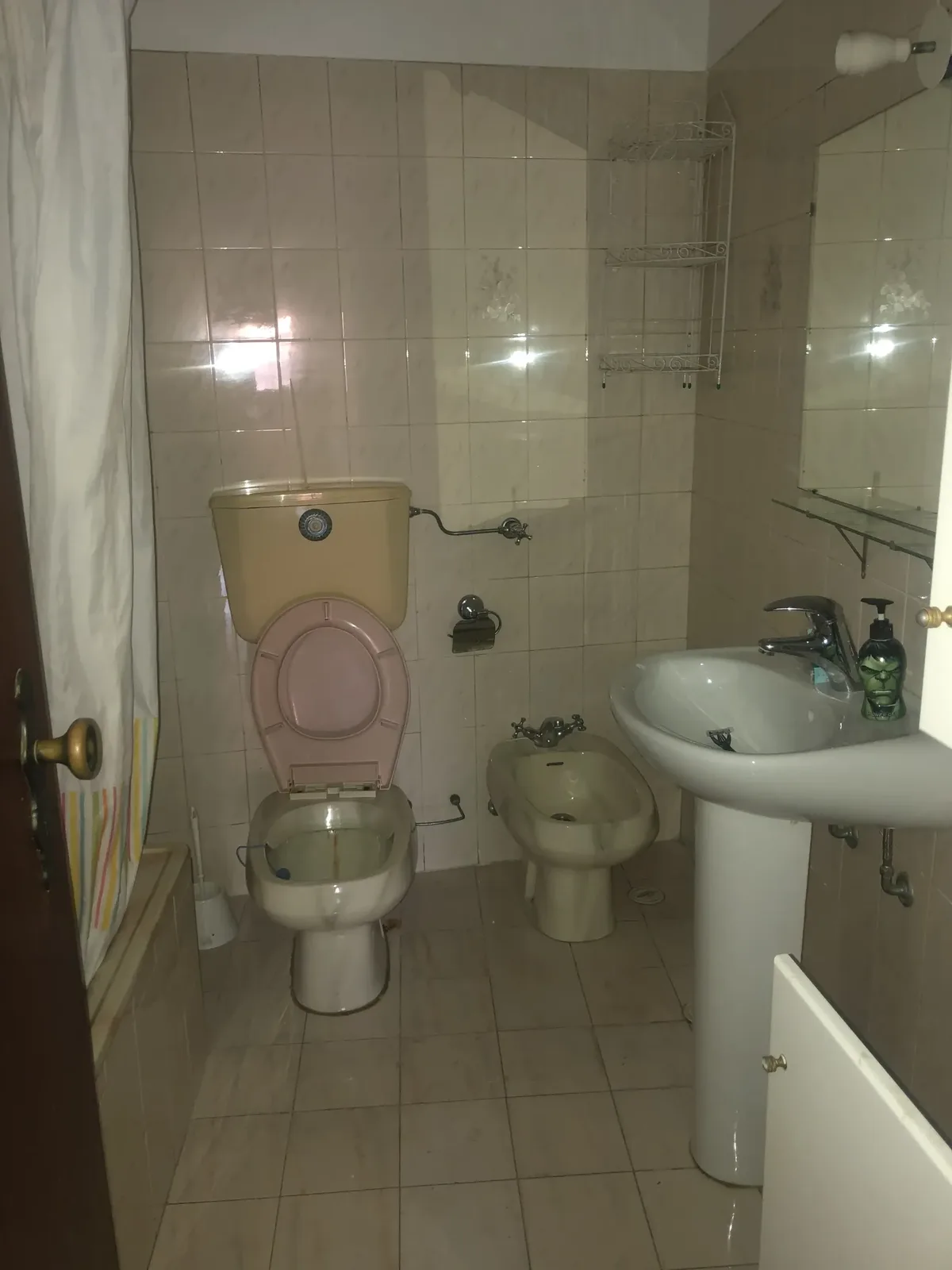 Figueiras antes &mdash; casa de banho original, lou&ccedil;as datadas