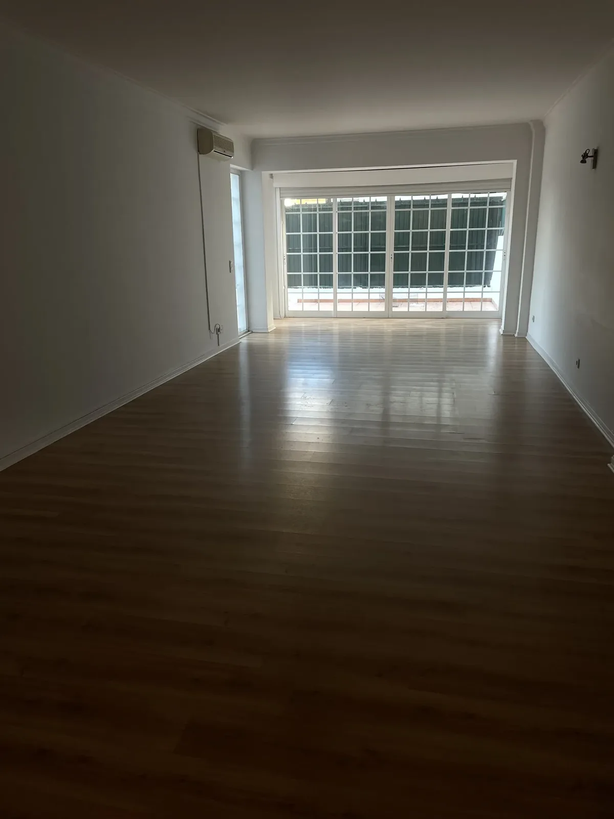 Rosa before &mdash; original living room, heavy wooden furniture and dated finishes