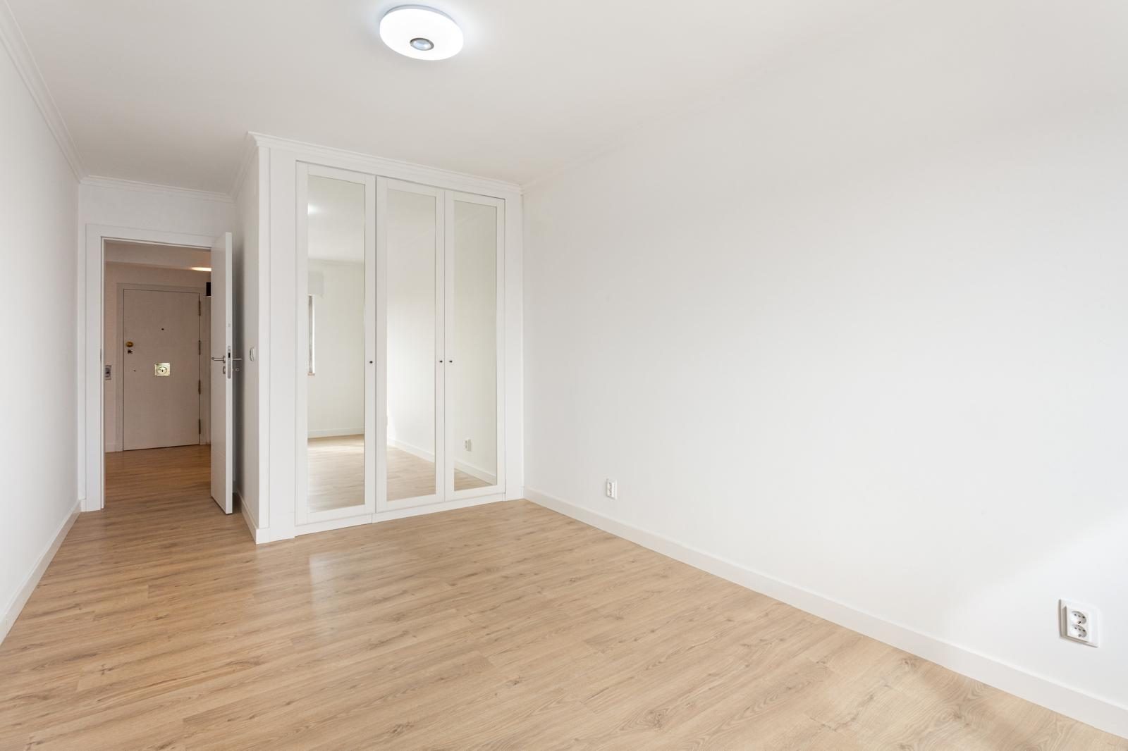 Bedroom 2 with mirrored wardrobes