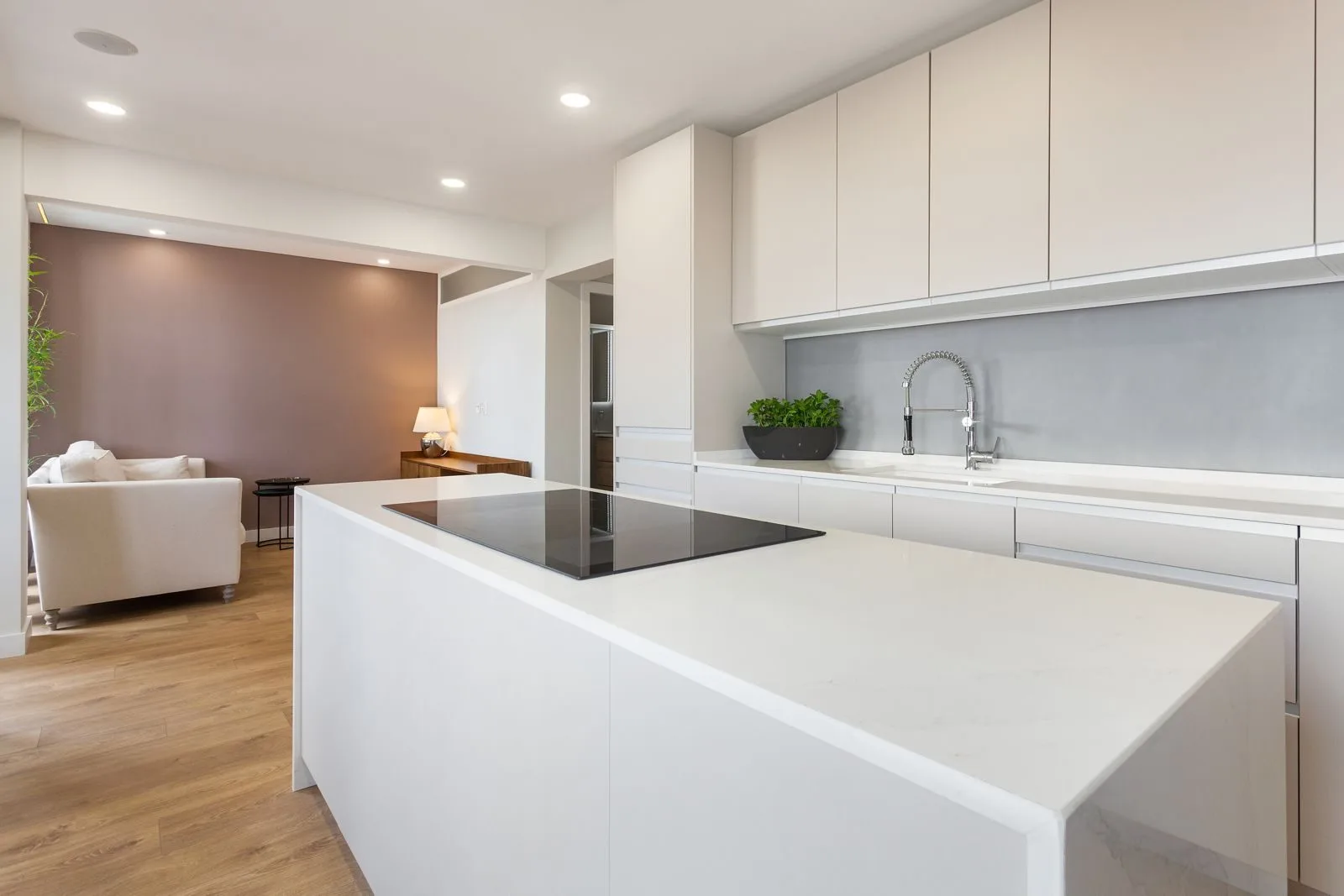 Quartz island and industrial faucet — Figueiras kitchen by Maya's Homes